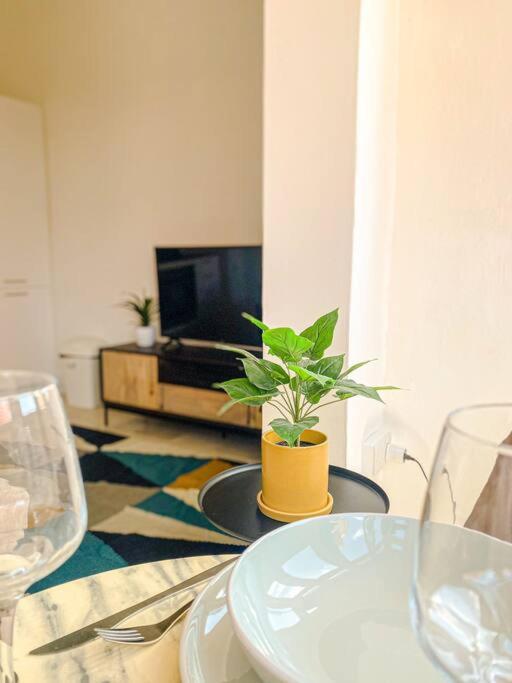 Designer Furnished - Entire 1b By Solea Apartment *