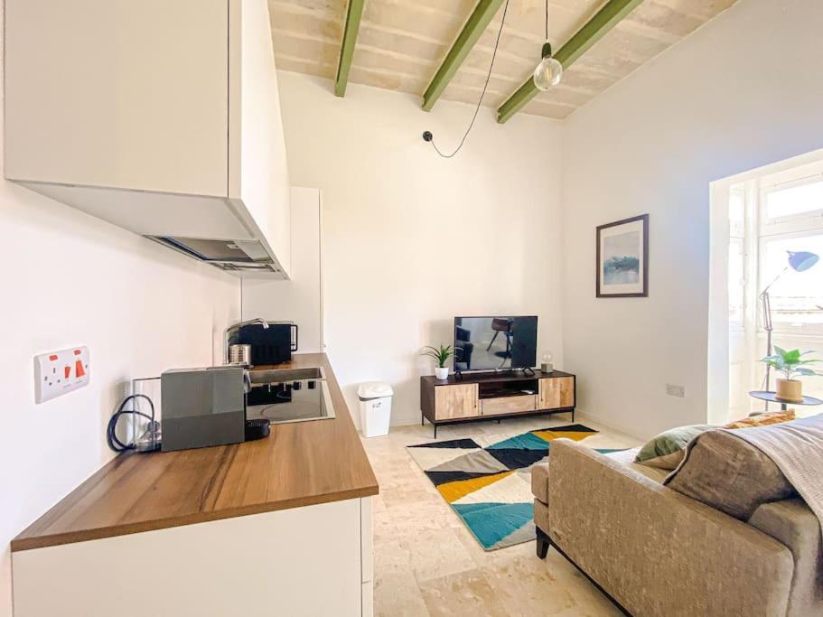 Designer Furnished - Entire 1b By Solea Apartment *