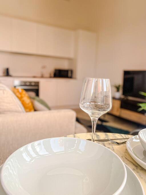 Designer Furnished - Entire 1b By Solea