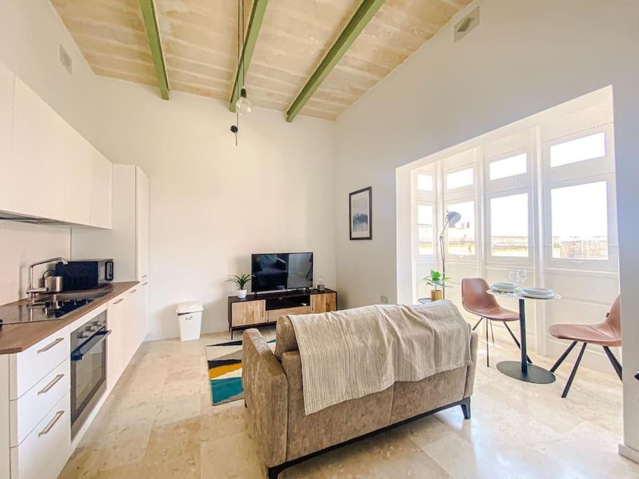 Designer Furnished - Entire 1b By Solea * Sliema