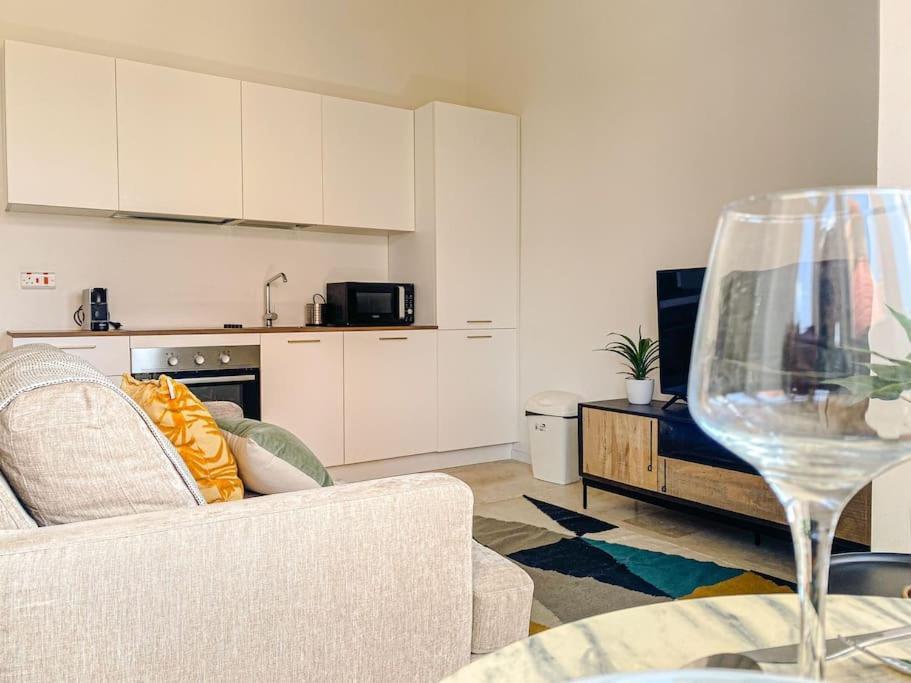 Apartment Designer Furnished - Entire 1b By Solea