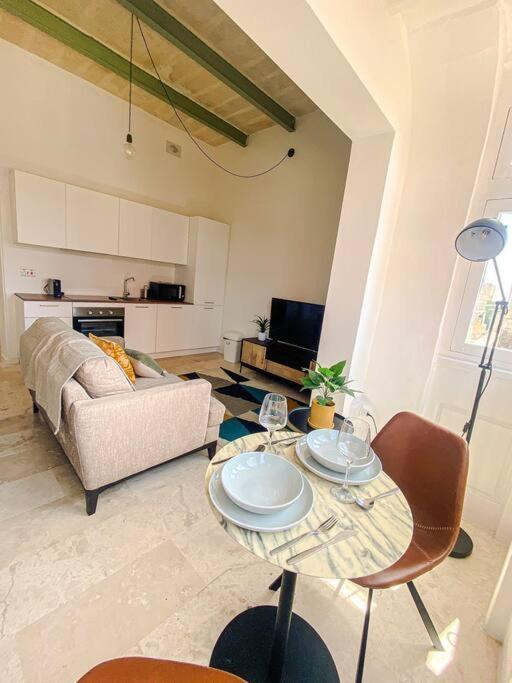 Designer Furnished - Entire 1b By Solea
