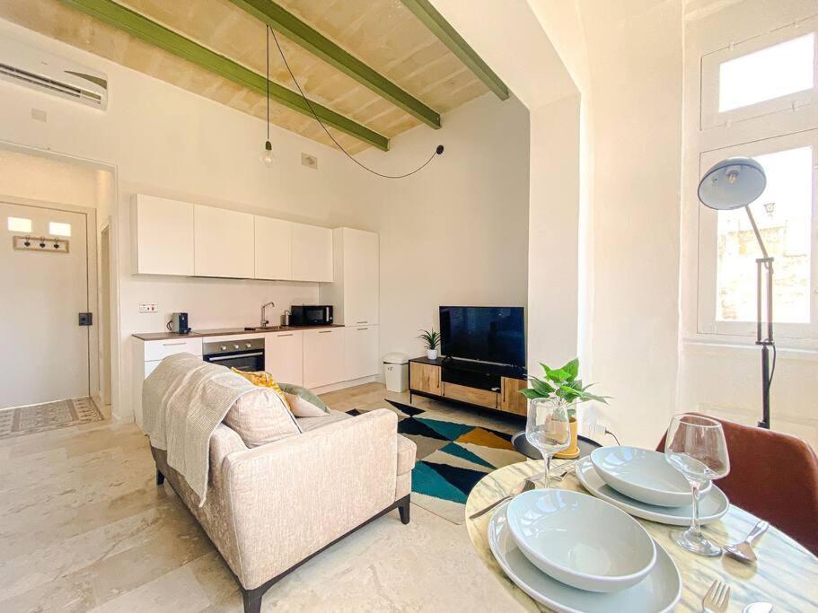 Designer Furnished - Entire 1b By Solea * Sliema